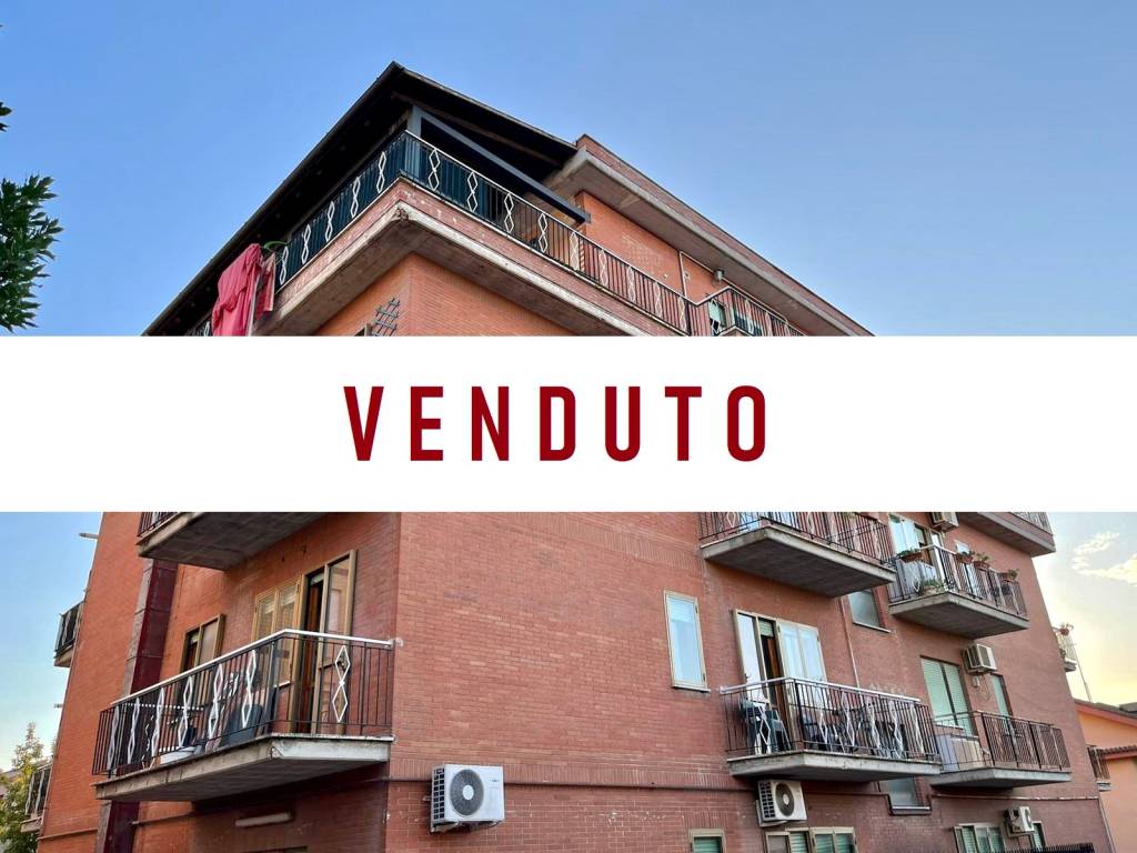 appartamento in vendita a Roma in zona Torrione Cerquetta