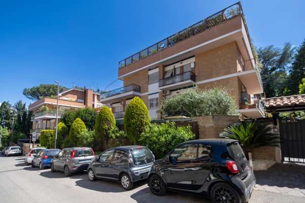 appartamento in vendita a Roma in zona Tomba di Nerone