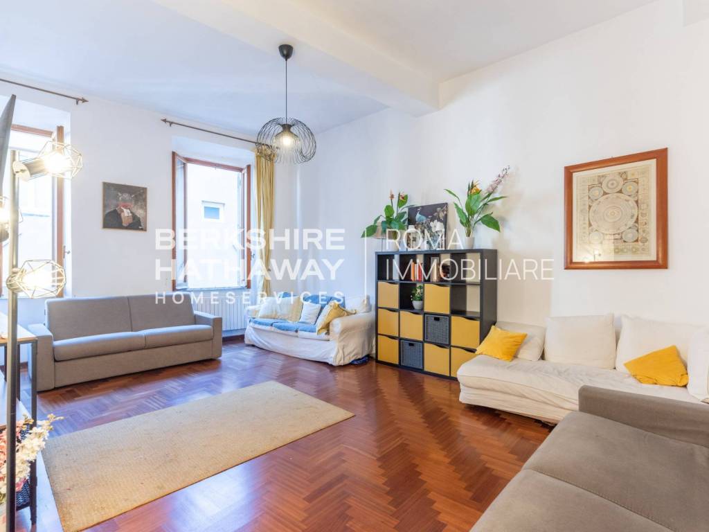 appartamento in vendita a Roma in zona Rione Regola