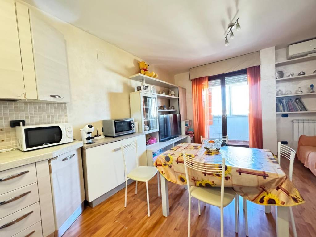 appartamento in vendita a Roma in zona Colle del Sole