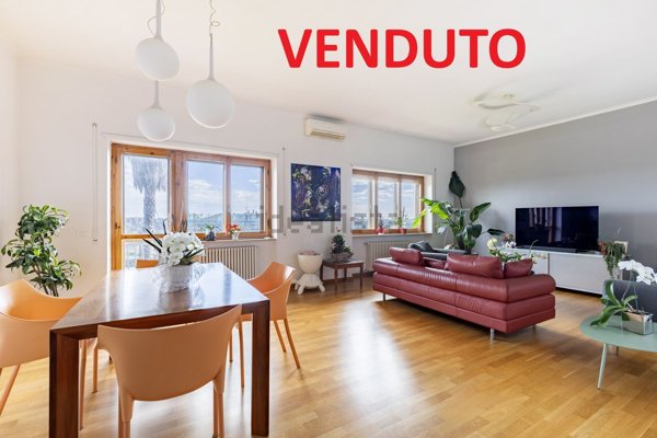 appartamento in vendita a Roma in zona Colle del Sole