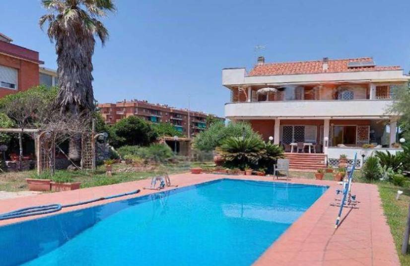 casa indipendente in vendita a Roma in zona Lido di Castel Fusano