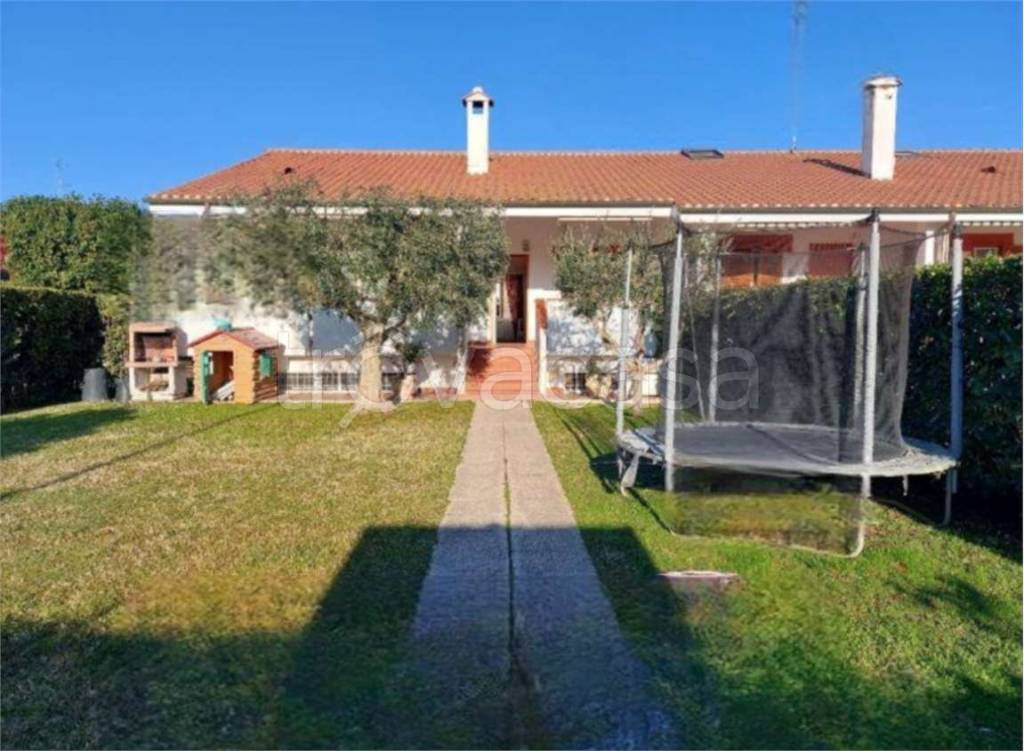 casa indipendente in vendita a Roma in zona Infernetto