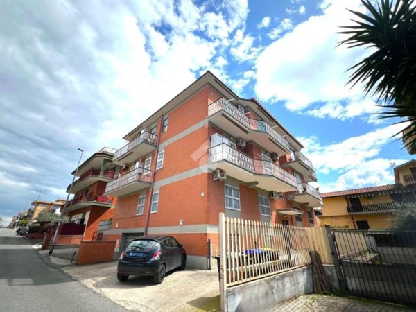 appartamento in vendita a Roma in zona Borghesiana