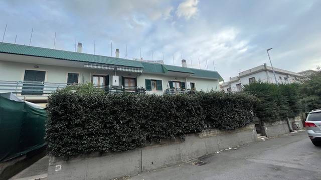 appartamento in vendita a Roma in zona Torre Angela