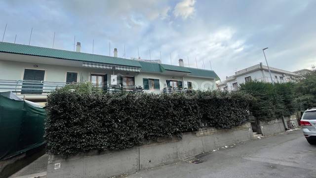 appartamento in vendita a Roma in zona Torre Angela