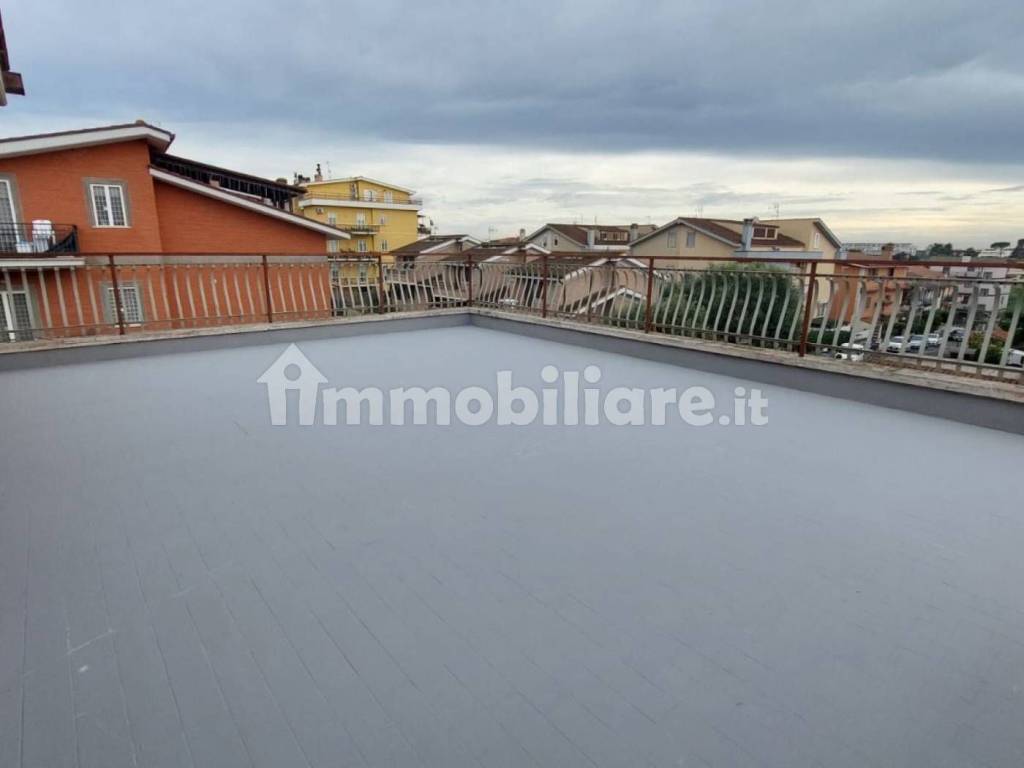 appartamento in vendita a Roma in zona Pantan Monastero