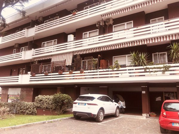 appartamento in vendita a Roma in zona EUR