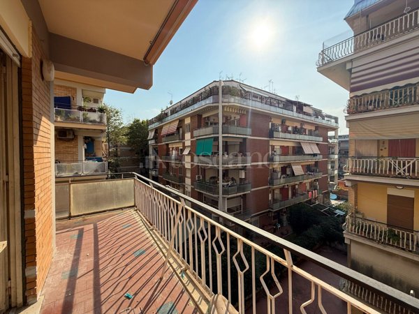 appartamento in vendita a Roma in zona Ostia