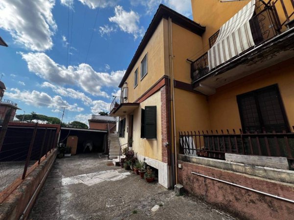 appartamento in vendita a Roma in zona Casal Morena
