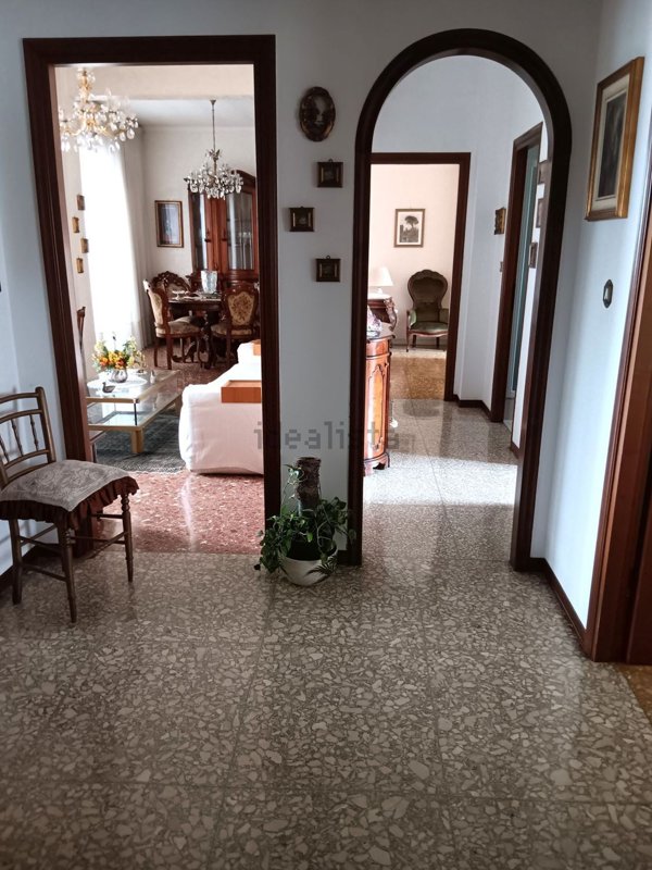 appartamento in vendita a Roma in zona Ostiense