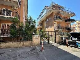 appartamento in vendita a Roma in zona Tomba di Nerone