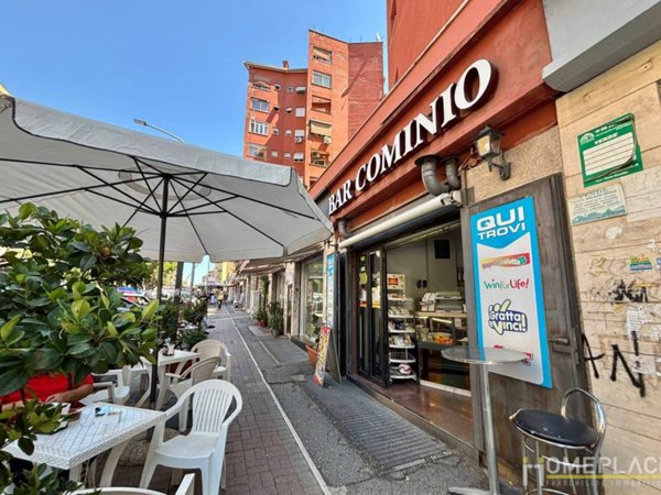 negozio in vendita a Roma in zona Cinecittà