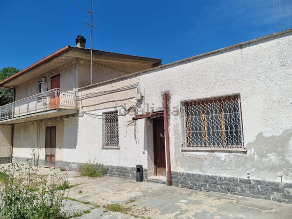 casa indipendente in vendita a Roma in zona Valle Santa
