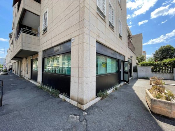 negozio in vendita a Roma in zona Torrino