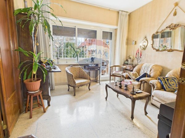 appartamento in vendita a Roma in zona Ardeatino