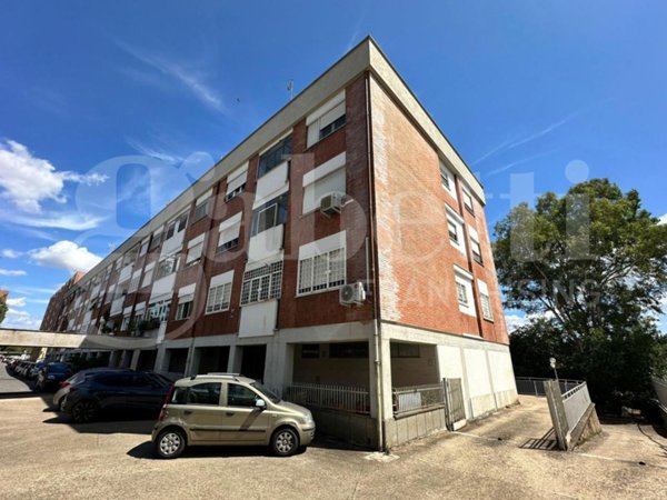 appartamento in vendita a Roma in zona Spinaceto