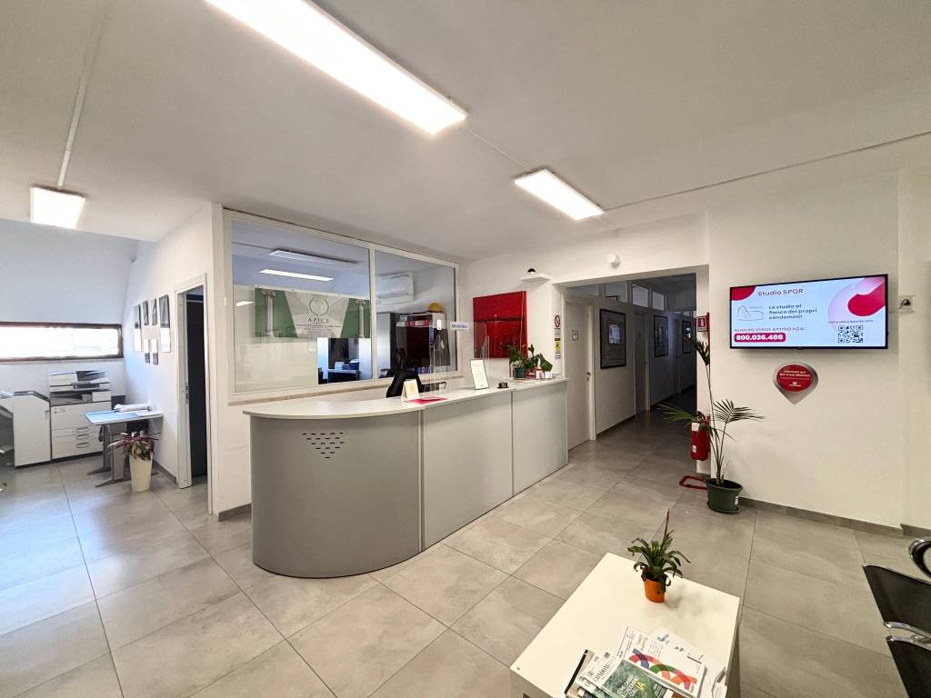 ufficio in vendita a Roma in zona Spinaceto