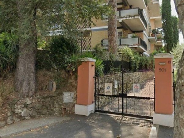 appartamento in vendita a Roma in zona Tomba di Nerone