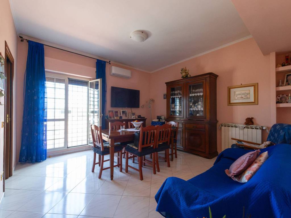 appartamento in vendita a Roma in zona Torre Maura