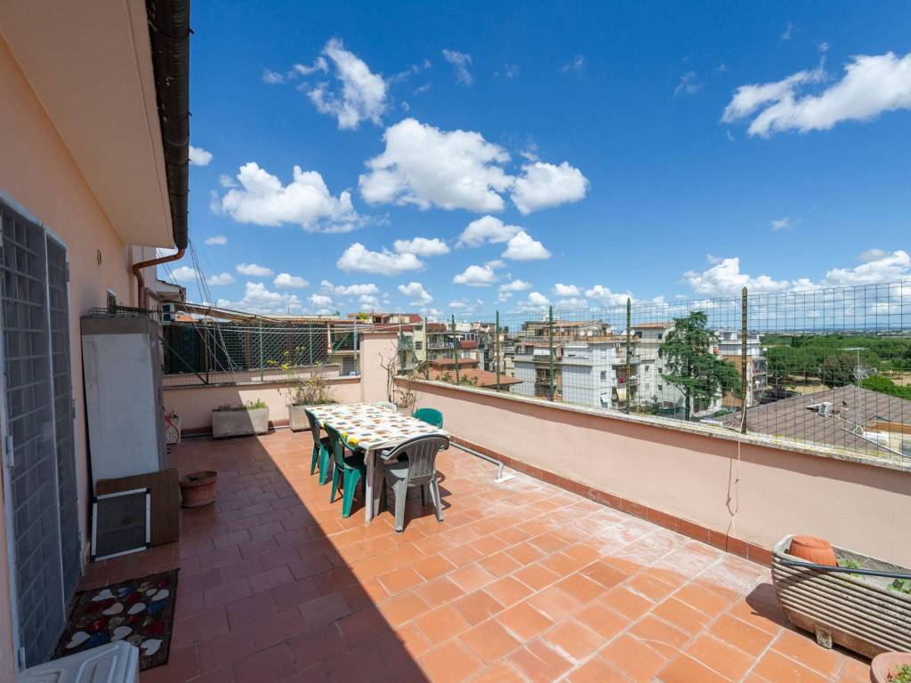 appartamento in vendita a Roma in zona Torre Maura