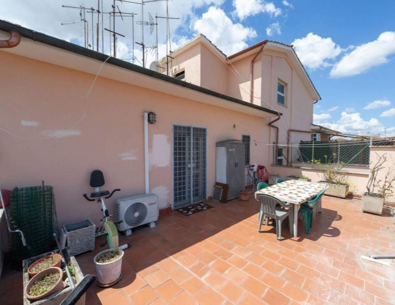 appartamento in vendita a Roma in zona Torre Spaccata