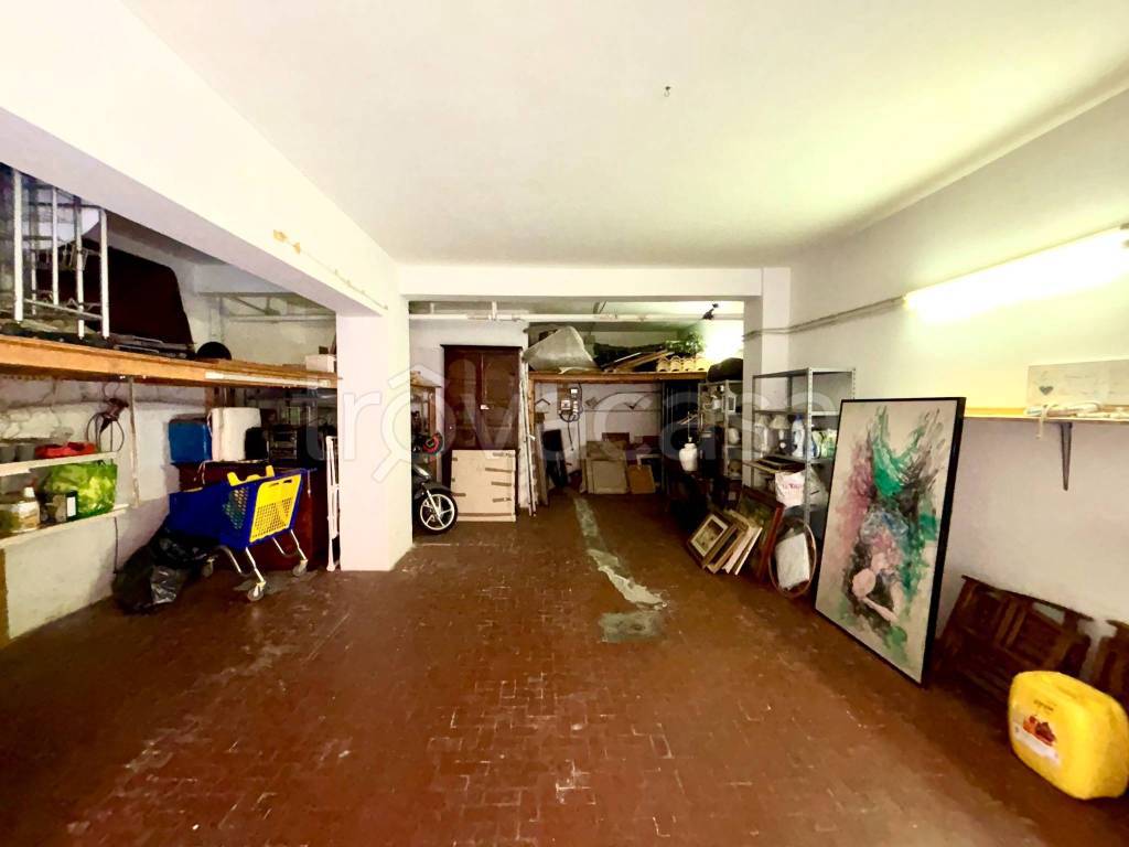 locale di sgombero in vendita a Roma in zona Ardeatino