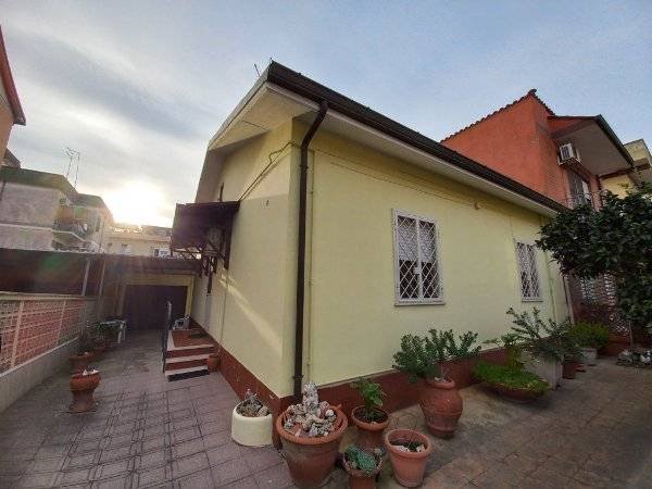 casa indipendente in vendita a Roma in zona Dragona/Bagnoletto