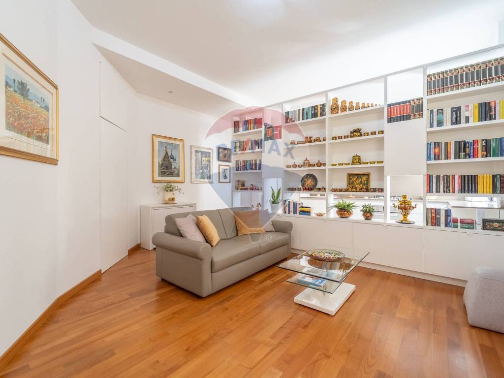 appartamento in vendita a Roma in zona Appio Latino