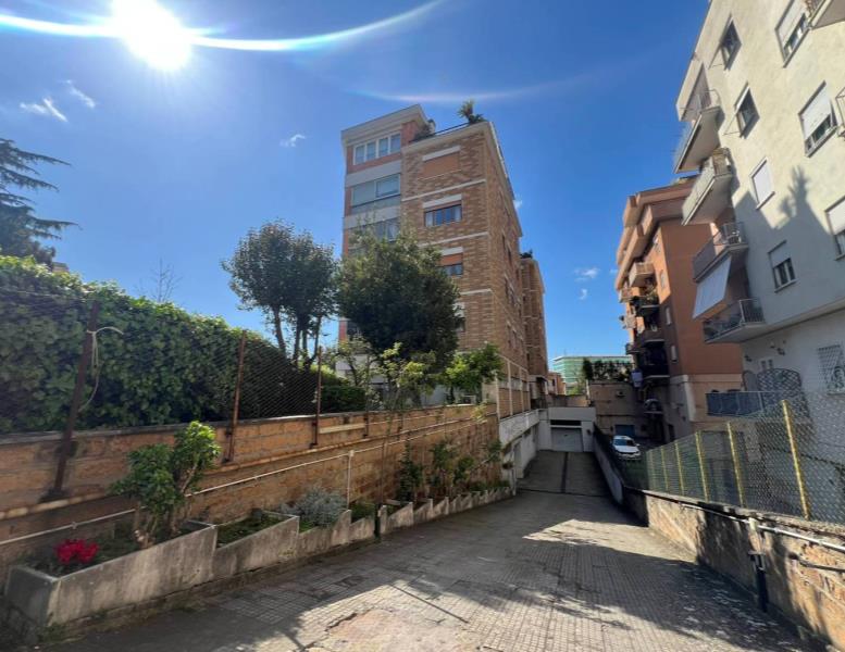 appartamento in vendita a Roma in zona Ardeatino