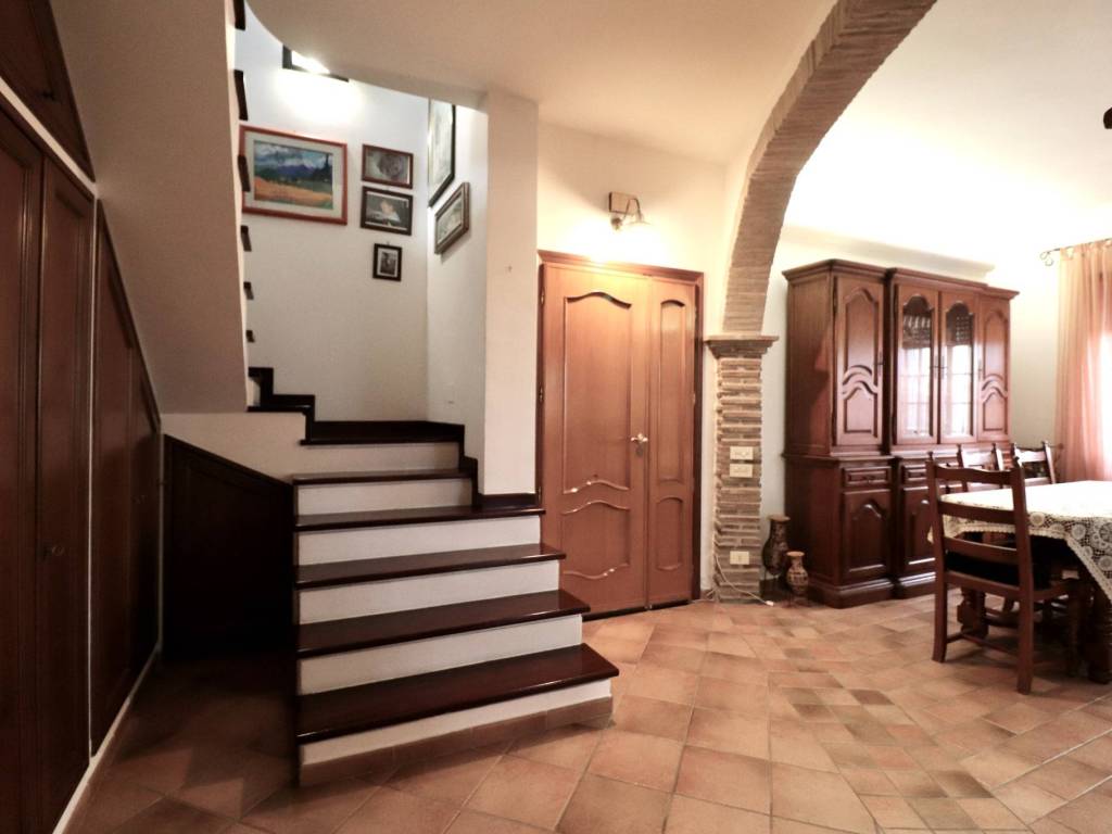 appartamento in vendita a Roma in zona Pantan Monastero