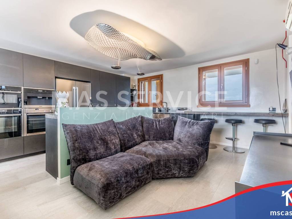 appartamento in vendita a Roma in zona Ardeatino