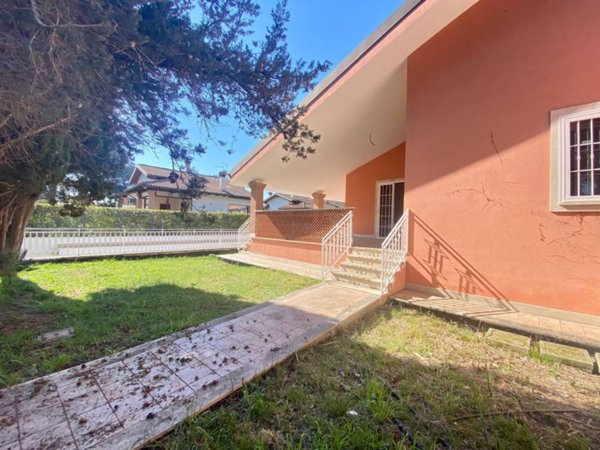 casa indipendente in vendita a Roma in zona Axa