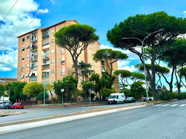 appartamento in vendita a Roma in zona Torre Spaccata