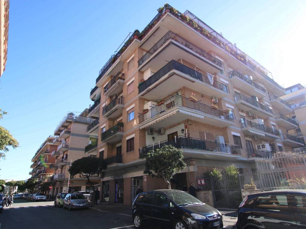 appartamento in vendita a Roma in zona Ostia
