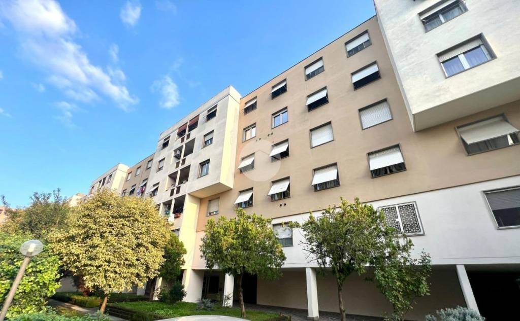 appartamento in vendita a Roma in zona Torre Angela