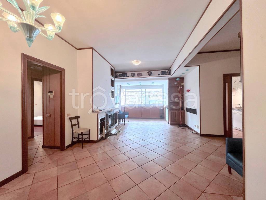 appartamento in vendita a Roma in zona Tomba di Nerone