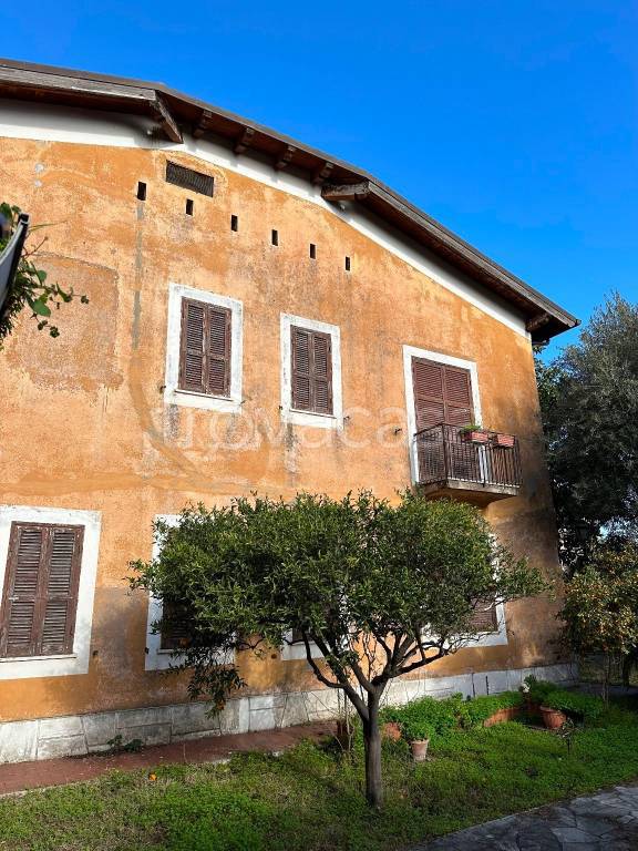 casa indipendente in vendita a Roma in zona Acilia