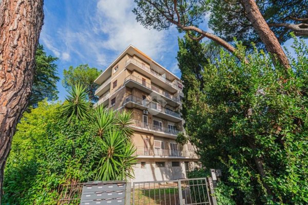 appartamento in vendita a Roma in zona EUR