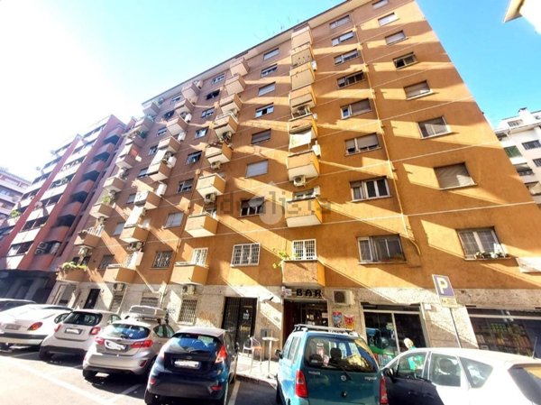locale commerciale in vendita a Roma