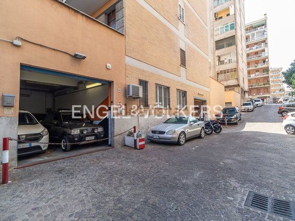 locale commerciale in vendita a Roma in zona Portuense