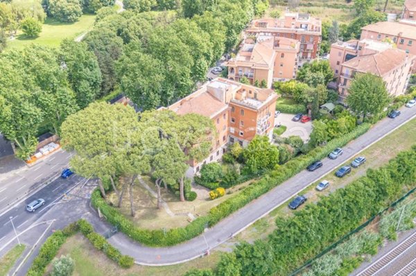 appartamento in vendita a Roma in zona Appio Latino