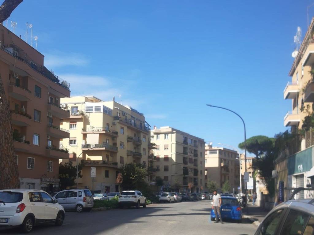 negozio in vendita a Roma in zona Monte Sacro/Talenti