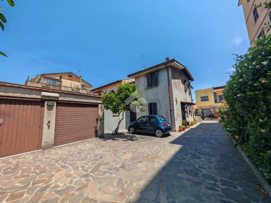 appartamento in vendita a Roma in zona Torre Maura