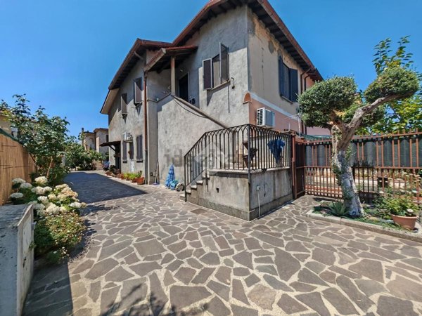 appartamento in vendita a Roma in zona Torre Maura