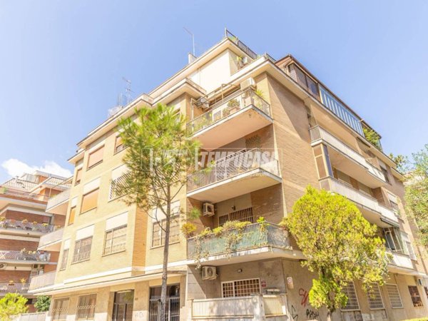 appartamento in vendita a Roma in zona Appio Claudio