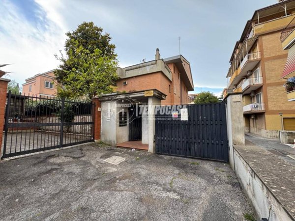 appartamento in vendita a Roma in zona Grottarossa