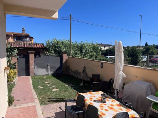 appartamento in vendita a Roma in zona Ostia Antica