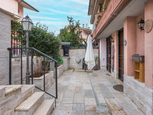 casa indipendente in vendita a Roma in zona Ardeatino