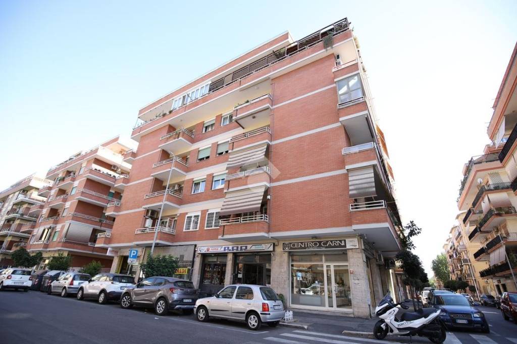 appartamento in vendita a Roma in zona Ostia